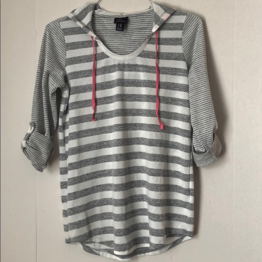 Maternity hooded shirt